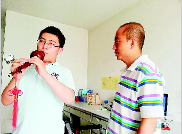 父愛讓自閉癥孩子重獲新生