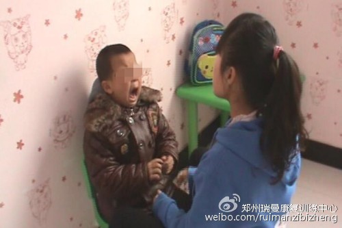 課堂上哭鬧不止的小煜