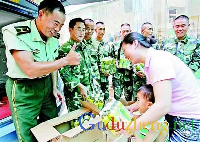 圖文：武警官兵慰問特殊兒童
