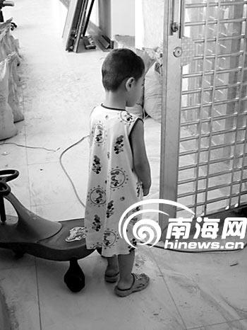 ?？?歲孩子不會說話生氣就撞墻惹禍無數